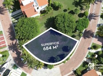 Terreno / Lote · 684m² · Terreno en Venta en Residencial Isla Dorada de 684 m