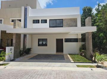 Casa en condominio · 250m² · 4 Recámaras · 2 Estacionamientos · Casa en Venta en Residencial Rio Cumbres en Cancún 4 Recámaras