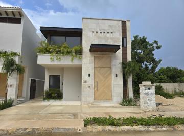 Casa en condominio · 288m² · 3 Recámaras · 2 Estacionamientos · Casa en Venta Residencial de Lujo Losantos Cancún