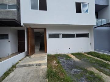 Casa en condominio · 200m² · 4 Recámaras · 4 Estacionamientos · Casa en Venta Para Personalizar en Rio Residencial – Av Huayacán, Cancún