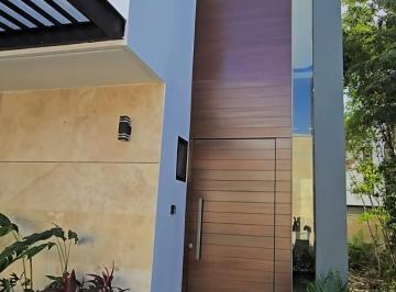 Casa en condominio · 354m² · 5 Recámaras · 2 Estacionamientos · Casa Nueva en Venta con Roof Garden y Alberca en Residencial Vía Cumbres, Cancún