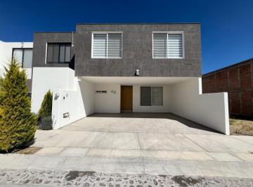 Casa · 203m² · 3 Recámaras · 2 Estacionamientos · Venta Casa en Reserva Santa Monica Al Surponiente de La Ciudad Ga