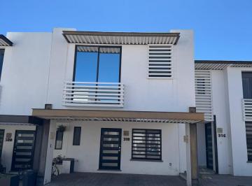 Casa · 174m² · 3 Recámaras · 2 Estacionamientos · Casa en Renta en Katania Residencial