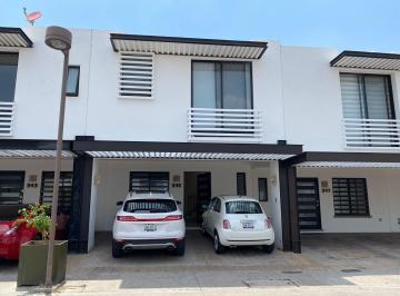 Casa · 174m² · 3 Recámaras · 2 Estacionamientos · Casa en Renta en Katania Residencial