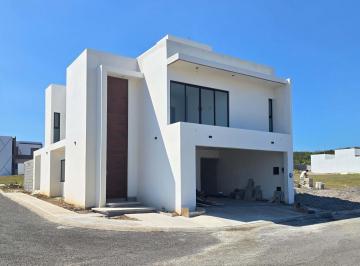 Casa · 245m² · 3 Recámaras · 2 Estacionamientos · Cv47 Casa en Venta en Lomas del Mediterraneo