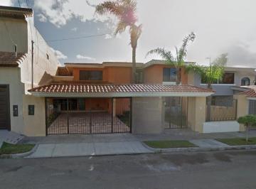 Casa de 5 habitaciones, Tijuana · Amplia Casa de 5 Recámaras con 580 m² Superficie de Terreno en Venta en Jardines Playas de Tijuana