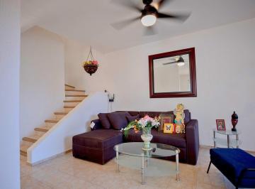 Casa · 270m² · 5 Recámaras · 1 Estacionamiento · Casa Amplia y Luminosa en La Toscana, a La Venta en Playa del Carmen