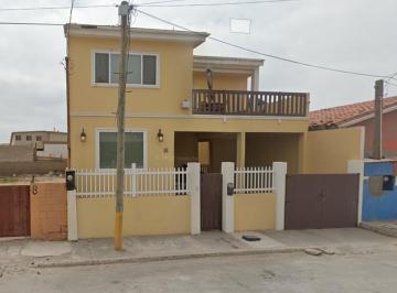 Casa de 4 habitaciones, Playas de Rosarito · Yg - Propiedad con Alto Potencial ¡Ideal Para Vivir o Invertir!