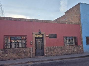 Casa · 234m² · 3 Recámaras · 2 Estacionamientos · Casa en Venta, Centro, Irapuato, Gto.