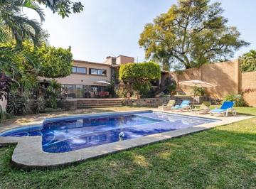 Casa · 576m² · 4 Recámaras · 5 Estacionamientos · Casa en Venta en Lomas de Atzingo Cuernavaca Morelos Zona Norte