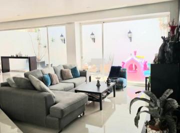 Casa en condominio de 4 habitaciones, Huixquilucan · Hermosa Casa en Venta en Privada con Vigilancia en Interlomas
