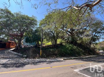 Edificio · 400m² · 1 Recámara · 1 Estacionamiento · Terreno 3,835 m² con Restaurante y Potencial Turístico en Santiago Tuxtla, Veracruz