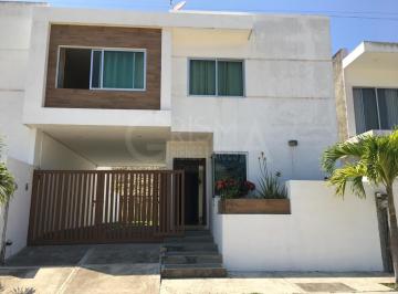 Casa · 236m² · 3 Recámaras · 2 Estacionamientos · Casa Amueblada en Renta en Jardines de Tuxpan