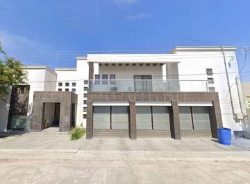 Casa de 5 habitaciones, Torreón · Casa con 800 m² de Terreno, 5 Recámaras en Venta en Campestre La Rosita