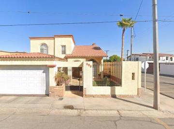 Casa de 5 habitaciones, Mexicali · Casa en Venta en Gran Lago Baljash 699,col Jardines del Lago