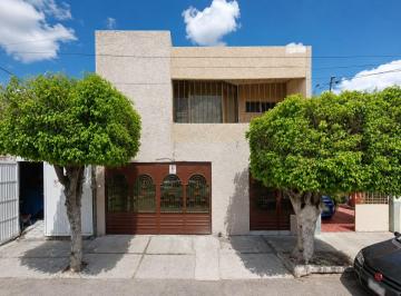 Casa de 4 habitaciones, Celaya · Casa en Venta en Zona de Oro Celaya Guanajuato