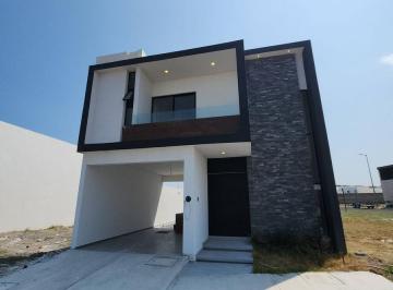 Casa · 175m² · 3 Recámaras · 2 Estacionamientos · Venta de Casa en Fraccionamiento Lomas de La Rioja de Calle a Calle
