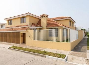 Casa de 5 habitaciones, Zapopan · Casa en Venta en C. Ganaderos, Fracc. Jardines de Guadalupe, Zapopan, Jalisco