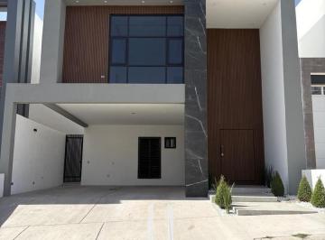 Casa · 262m² · 3 Recámaras · 2 Estacionamientos · Casa en Fraccionamiento Monte Caleres