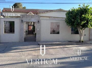 Casa · 236m² · 3 Recámaras · 1 Estacionamiento · Casa en Fuentes del Santuario