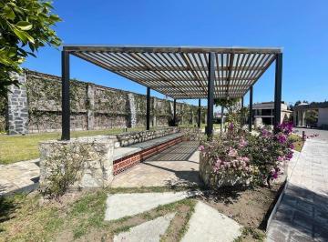 Casa · 248m² · 3 Recámaras · 2 Estacionamientos · Casa en Venta en Zerezotla