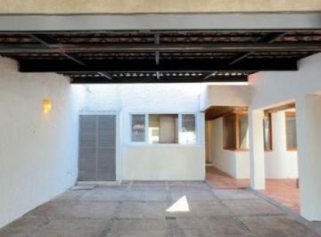 Casa · 298m² · 4 Recámaras · 2 Estacionamientos · Casa Villa Universidad
