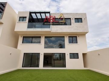 Casa en condominio · 560m² · 4 Recámaras · 4 Estacionamientos · Casa en Condominio en Venta en Bugambilias Alcatraces, Bosque Real