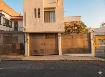 Casa de 5 habitaciones, Cuernavaca · Casa con Elevador y 5 Recámaras en Col. Miguel Hidalgo, Cuernavaca. a Unos Pasos de Av Palmira.