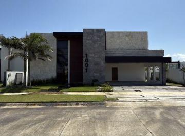Casa en condominio · 634m² · 4 Recámaras · 4 Estacionamientos · Casa Punta Altamira 1001