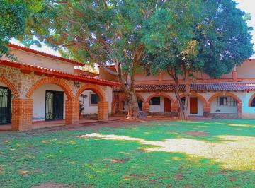 Casa · 450m² · 8 Recámaras · 5 Estacionamientos · Casa con Alberca y Cancha de Basketball en Jonacatepec Morelos