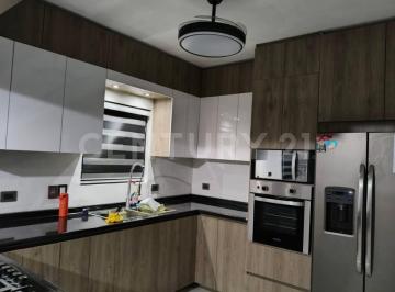 Casa · 220m² · 4 Recámaras · 1 Estacionamiento · Casa en Venta en Col. La Estancia en San Nicolasa de Los Garza N. L.