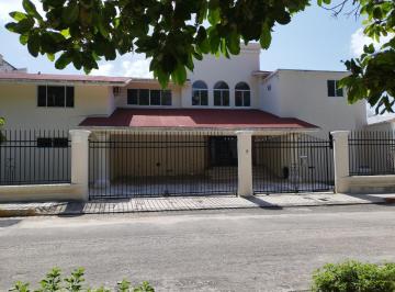 Casa · 450m² · 7 Recámaras · 4 Estacionamientos · Casa en Cancún Centro