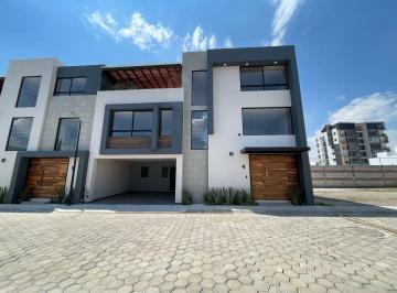Casa · 330m² · 3 Recámaras · 2 Estacionamientos · Casa en Venta en Colonia Momoxpan