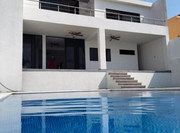 Casa · 402m² · 4 Recámaras · 2 Estacionamientos · Venta de Casa Nueva en Fraccionamiento Burgos