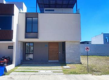 Casa de 3 habitaciones, Zapopan · Casa en Venta en Boulevard Valle Imperial