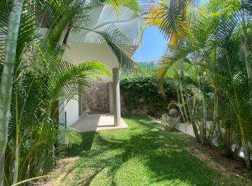 Casa · 138m² · 2 Estacionamientos · Casa en Venta en Lomas de Cortes