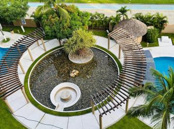 Departamento · 120m² · 3 Recámaras · 1 Estacionamiento · Venta de Penthouse en Altamar Residencial Acapulco Diamante Roof Garden con Jacuzzi Inversion Depart
