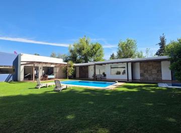 Casa · 350m² · 4 Recámaras · 3 Estacionamientos · Casa en Renta - (4)