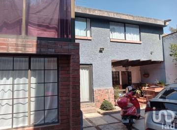 Casa · 227m² · 3 Recámaras · 3 Estacionamientos · Casa en Venta Calle La Joya Col. Valle Escondido