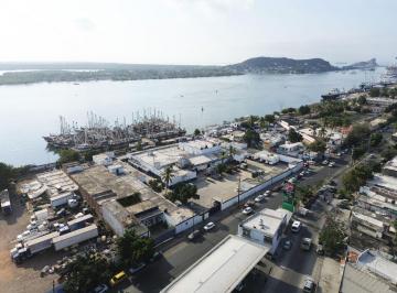 Bodega comercial de 2 habitaciones, Mazatlán · Magnífica Propiedad con Construcción a Pie de Av Principal