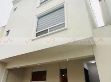 Casa · 270m² · 4 Recámaras · 2 Estacionamientos · Casa en Venta en Cerradas de Cumbres
