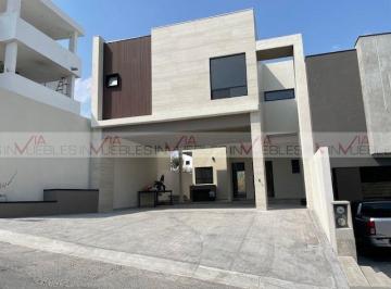 Casa · 305m² · 3 Recámaras · 2 Estacionamientos · Casa en Venta en Santiago