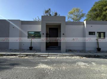 Casa · 380m² · 2 Recámaras · 6 Estacionamientos · Casa en Venta en Cieneguilla