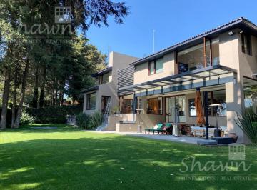 Casa · 750m² · 4 Recámaras · 6 Estacionamientos · Casa en Fraccionamiento Hacienda San Martín