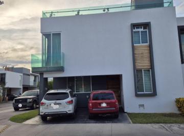 Casa de 4 habitaciones, Zapopan · Casa en Venta con Roof Garden