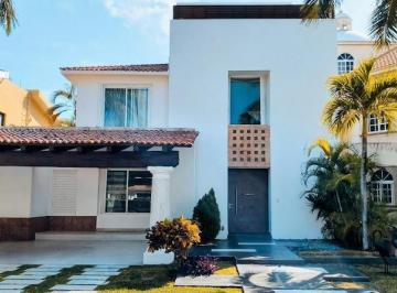 Casa · 310m² · 3 Recámaras · 2 Estacionamientos · Residencia en Renta en Isla Dorada, Cancún