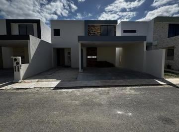 Casa · 223m² · 3 Recámaras · 2 Estacionamientos · Casa en Venta en Mérida, Zona Conkal, Privada Nadira