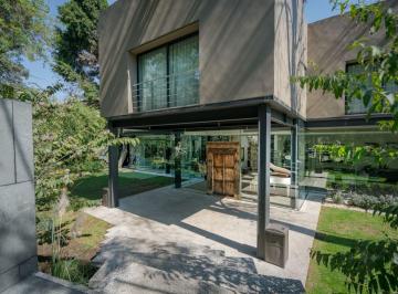 Casa de 4 habitaciones, Alvaro Obregón · Casa en Venta y Renta, en Jardines del Pedregal