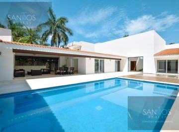 Casa · 850m² · 5 Recámaras · 4 Estacionamientos · Renta de Casa en Residencial Villa Magna