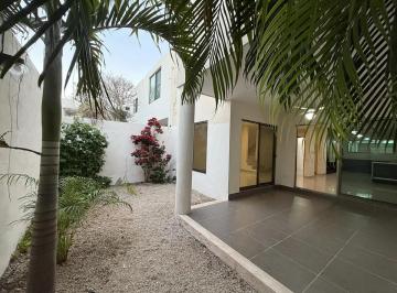 Casa de 3 habitaciones, Mérida · Casa en Renta en San Remo Altabrisa Zona Norte